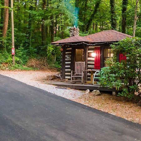 Log Cabin Motor Court Asheville Exteriör bild