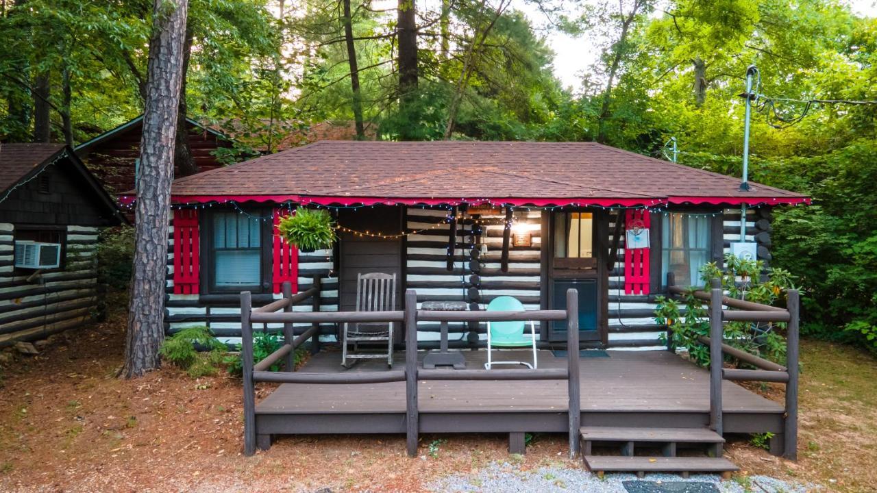 Log Cabin Motor Court Asheville Exteriör bild