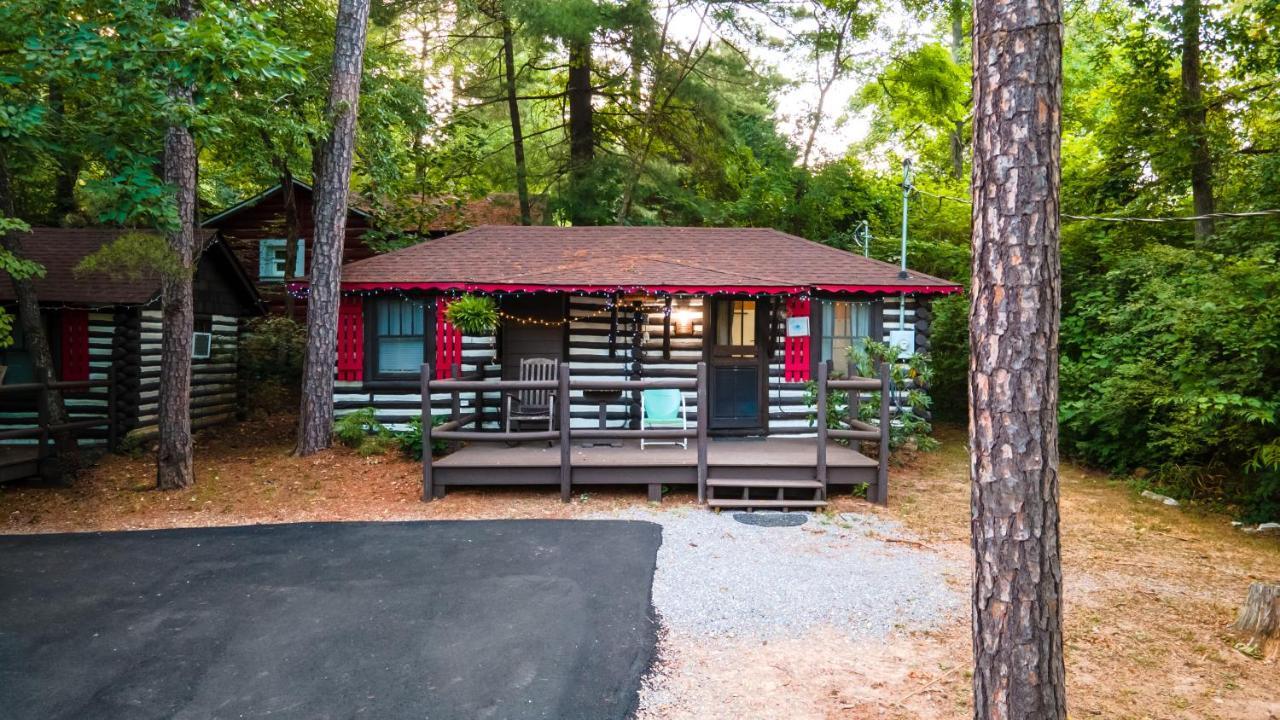 Log Cabin Motor Court Asheville Exteriör bild