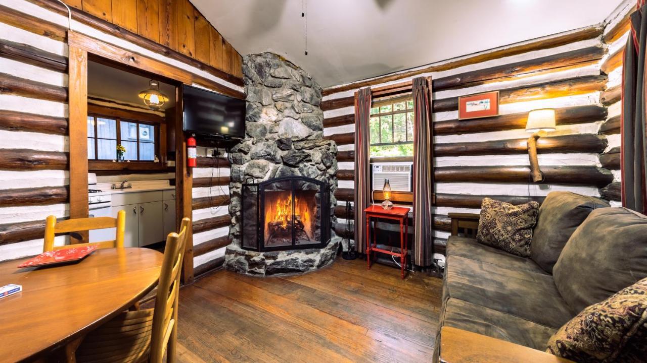 Log Cabin Motor Court Asheville Exteriör bild