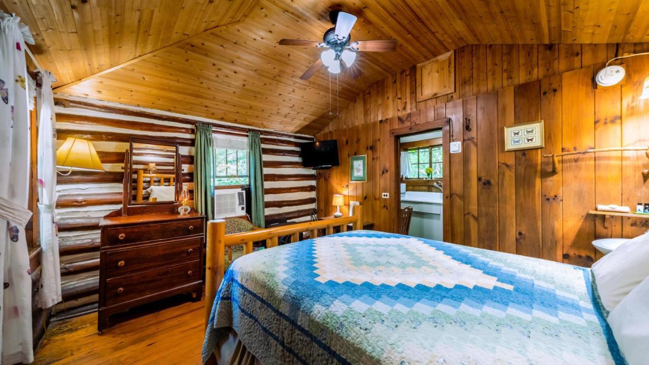 Log Cabin Motor Court Asheville Exteriör bild