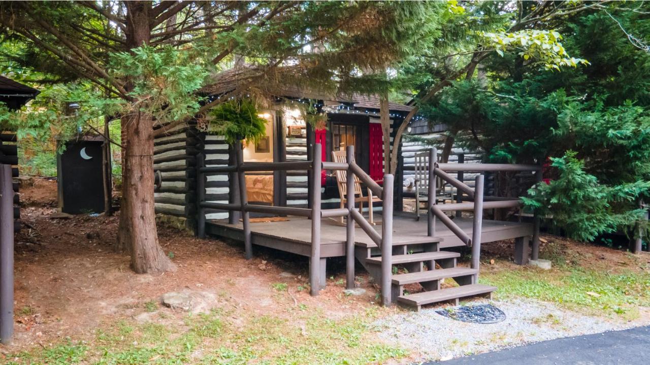 Log Cabin Motor Court Asheville Exteriör bild