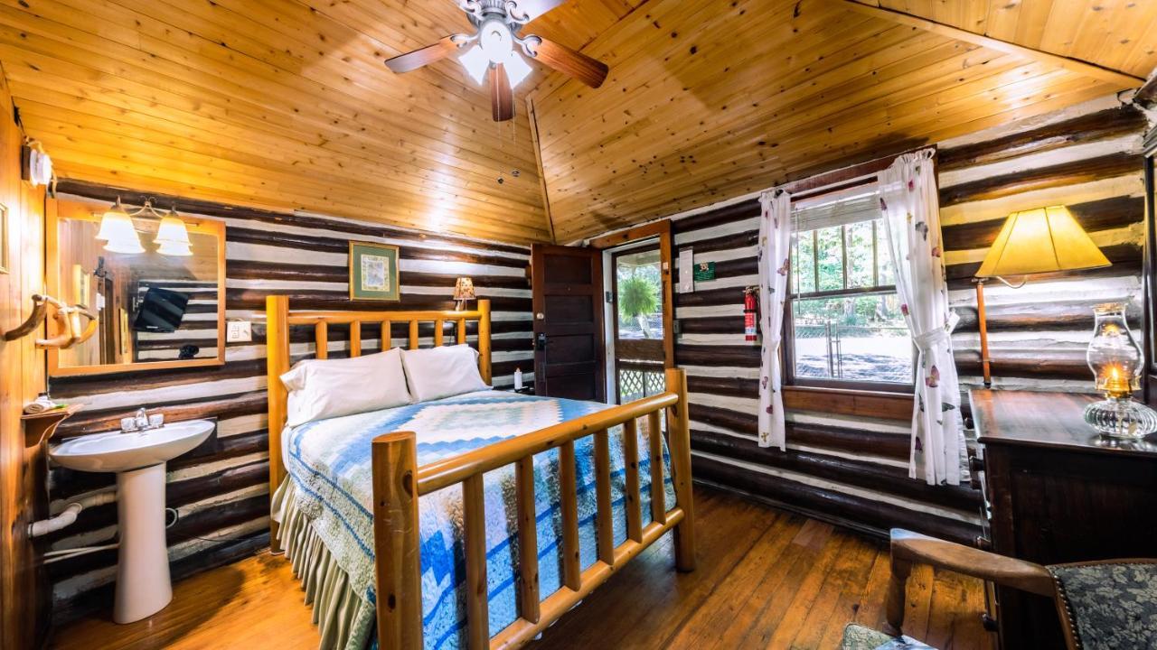 Log Cabin Motor Court Asheville Exteriör bild