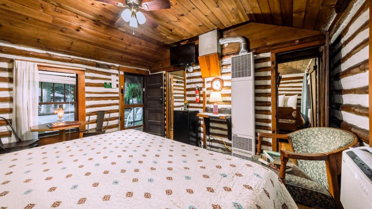 Log Cabin Motor Court Asheville Exteriör bild
