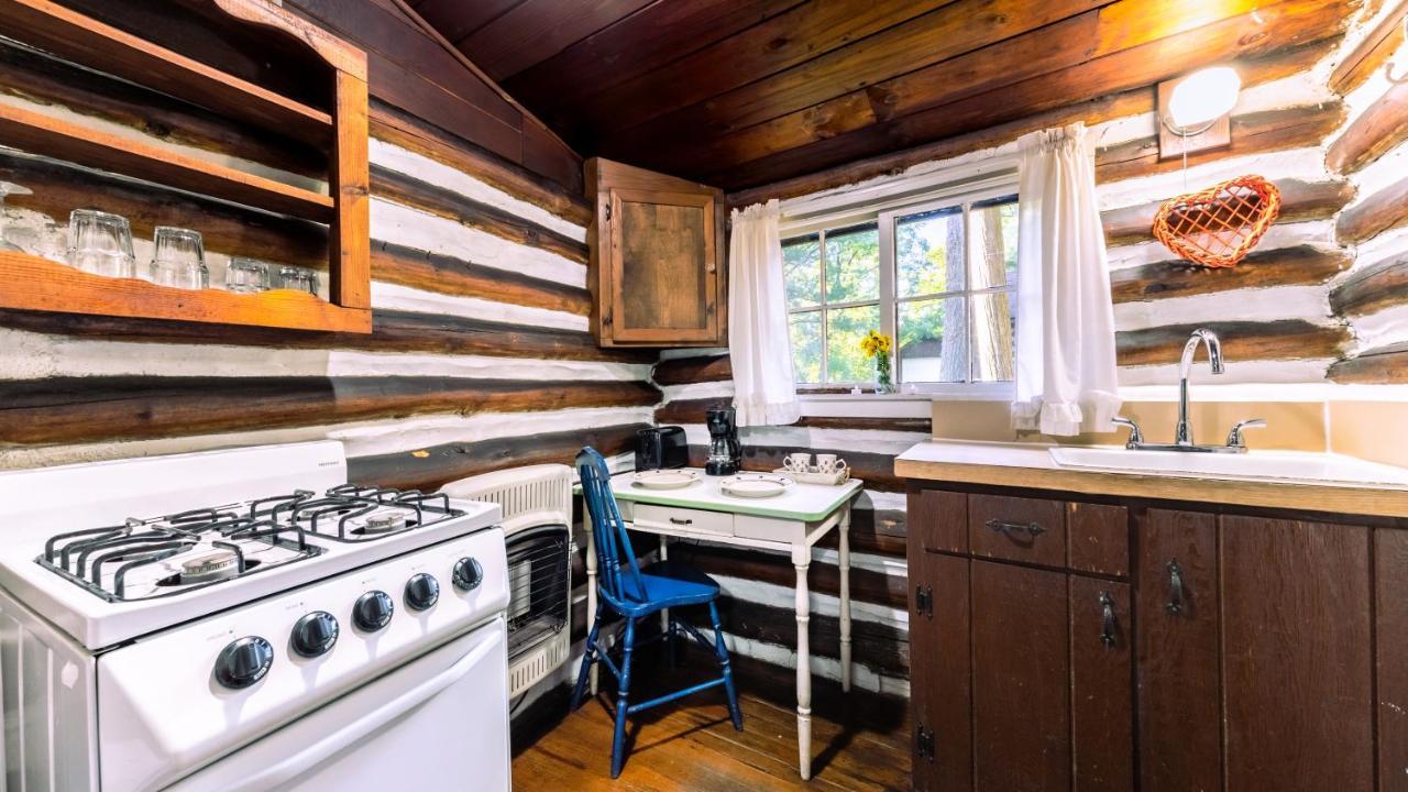 Log Cabin Motor Court Asheville Exteriör bild