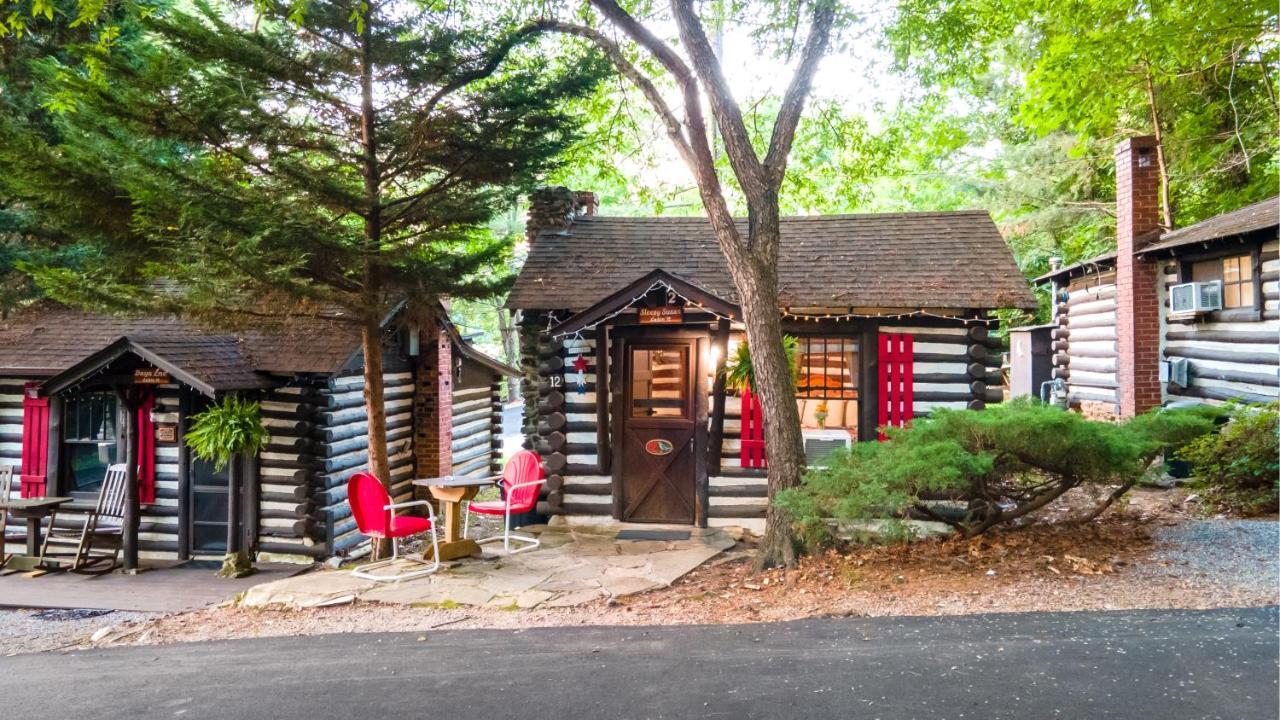 Log Cabin Motor Court Asheville Exteriör bild