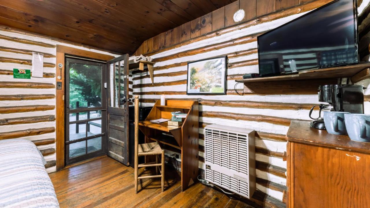 Log Cabin Motor Court Asheville Exteriör bild