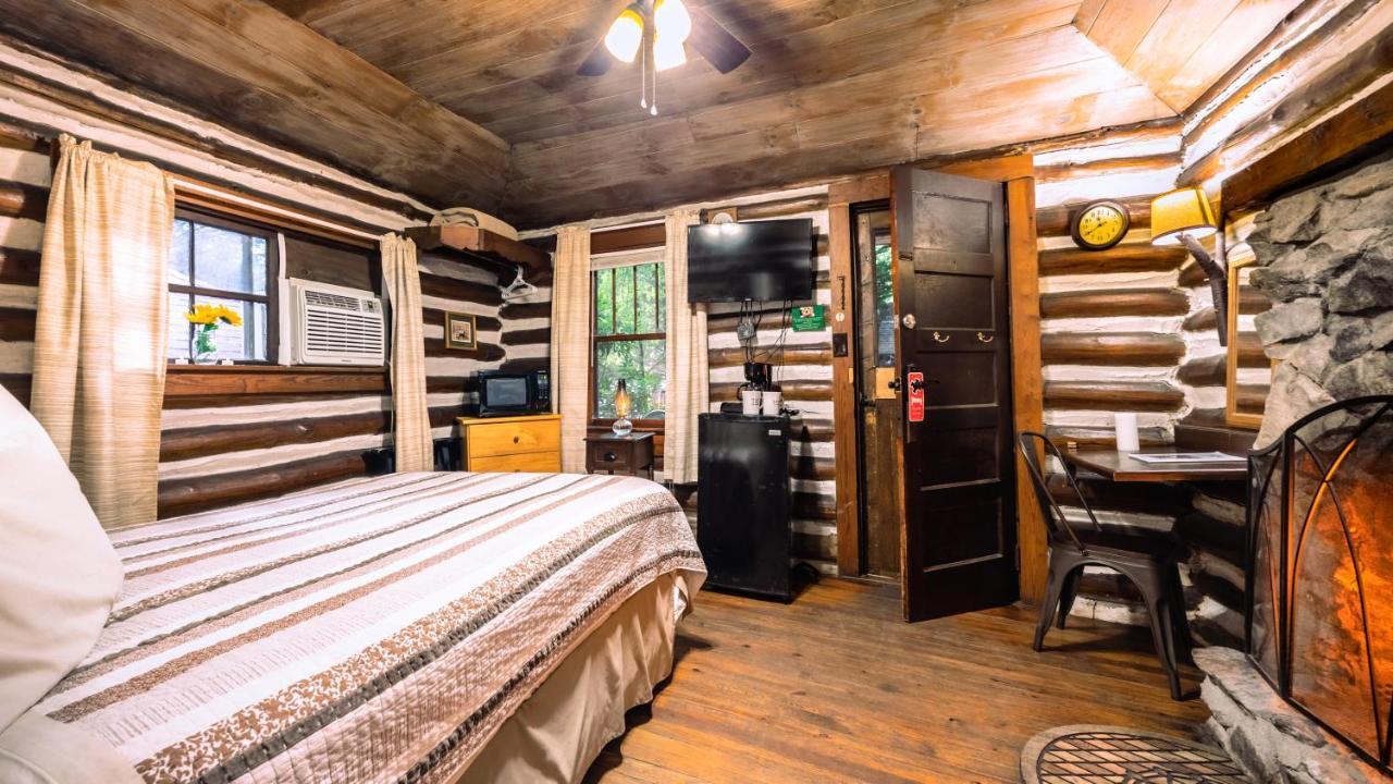 Log Cabin Motor Court Asheville Exteriör bild