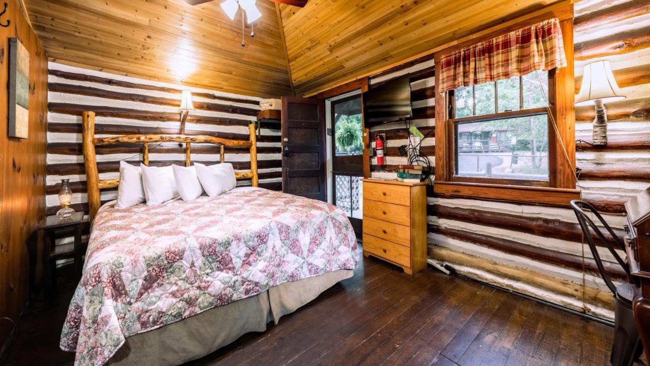 Log Cabin Motor Court Asheville Exteriör bild