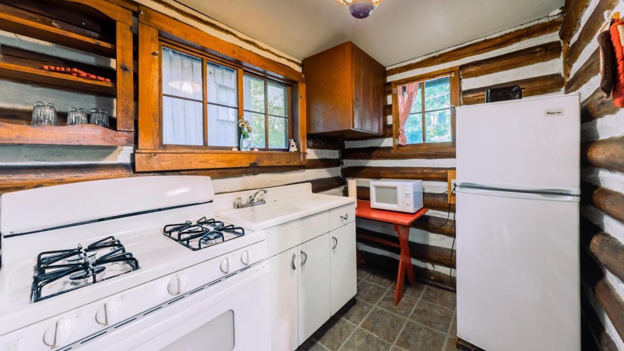 Log Cabin Motor Court Asheville Exteriör bild