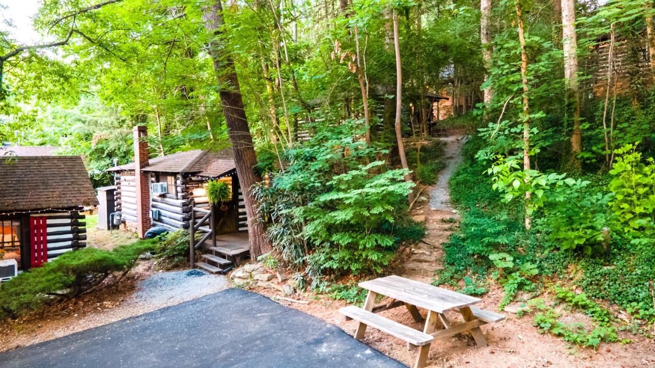 Log Cabin Motor Court Asheville Exteriör bild