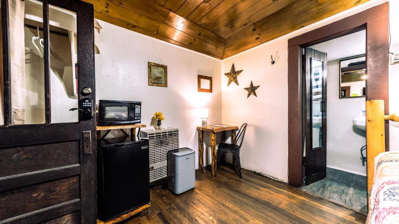 Log Cabin Motor Court Asheville Exteriör bild