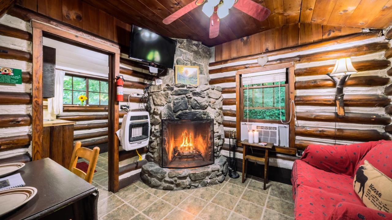 Log Cabin Motor Court Asheville Exteriör bild