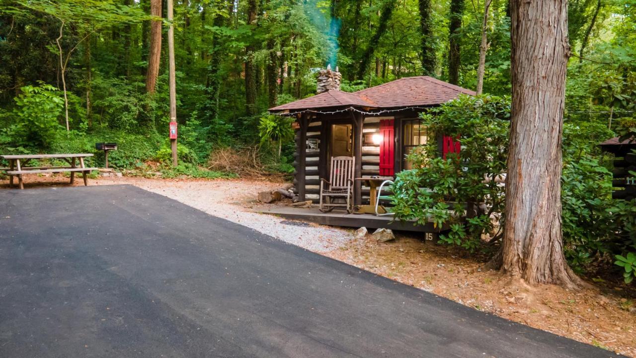 Log Cabin Motor Court Asheville Exteriör bild